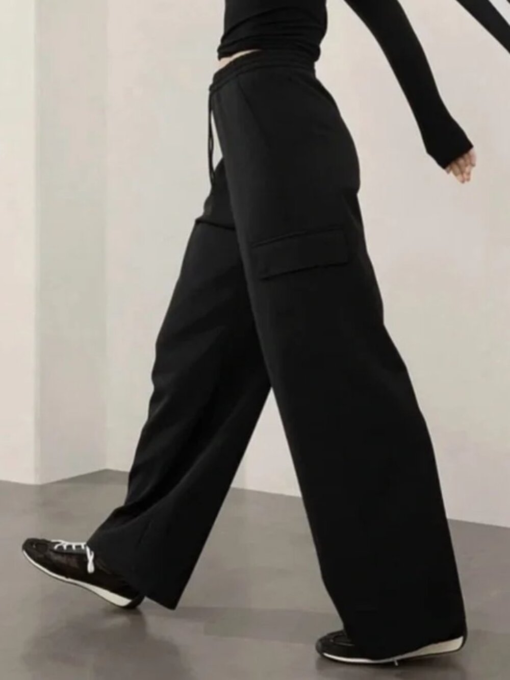 New Athleta Promenade Cargo Pants in Black